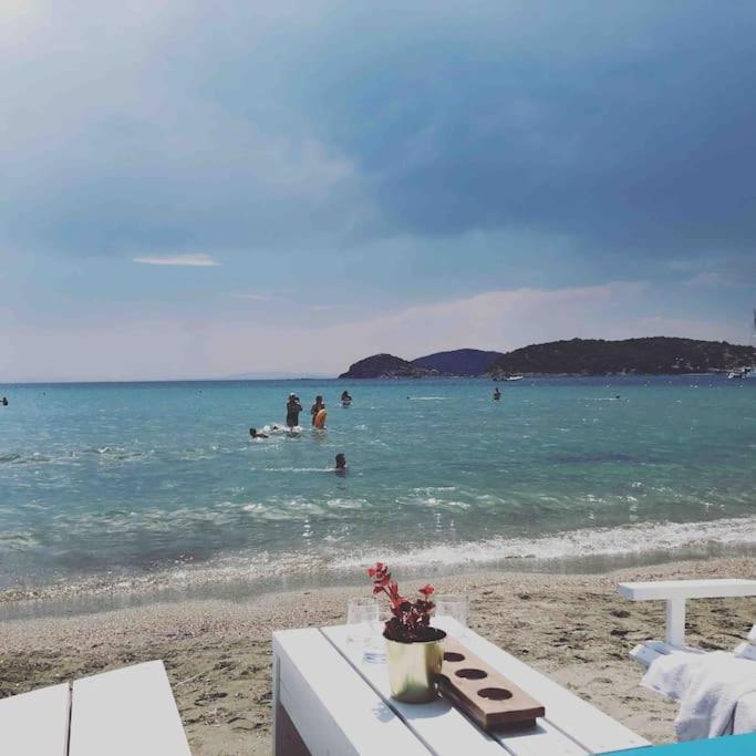 Riviera Beach, Seaside Spacious Apt. 阿纳维索斯 外观 照片